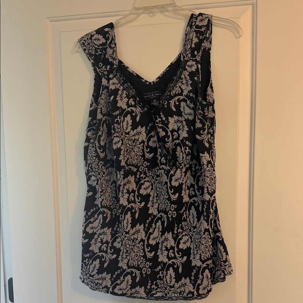 Chic Black and White Floral Women's Blouse